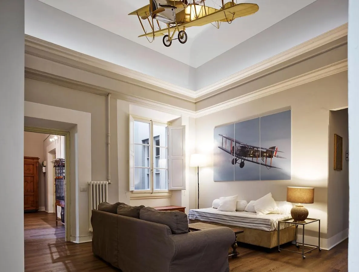 Art Apartment Dante Florence